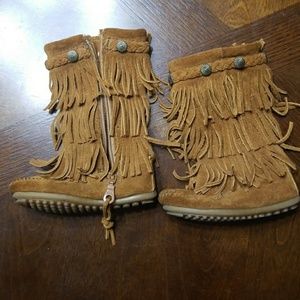 Minnetonka girls boots
